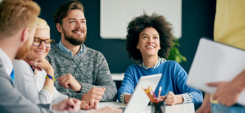 Personas trabajando