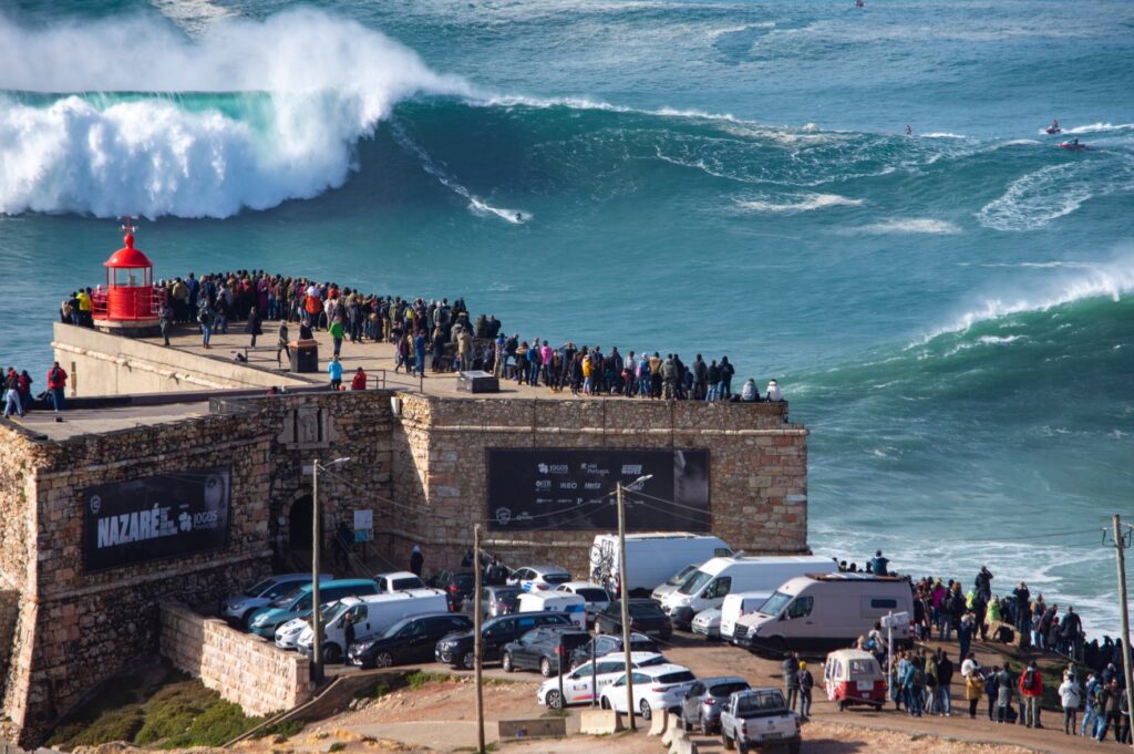 Olas en Nazaré